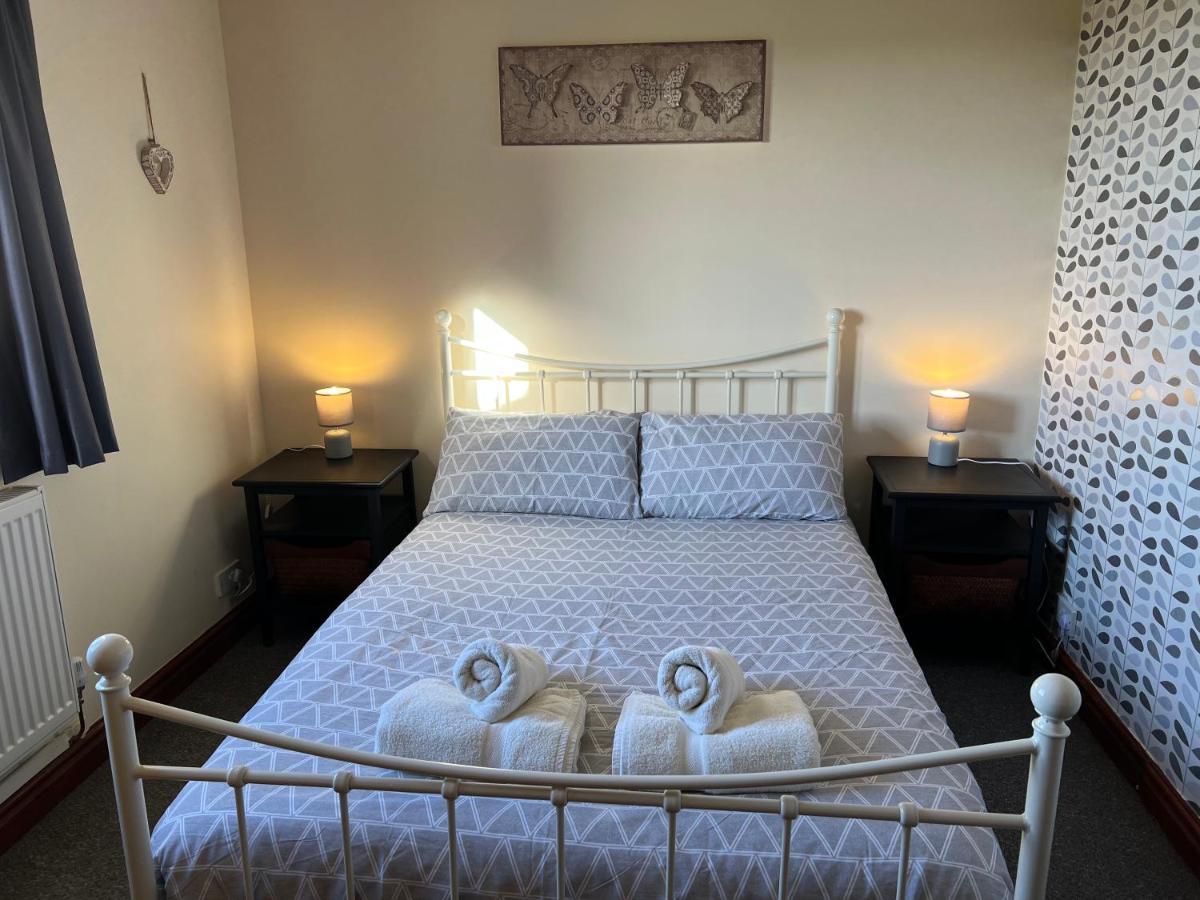 בומאריס 4 Bedroom Detached Farmhouse Mountain Views מראה חיצוני תמונה